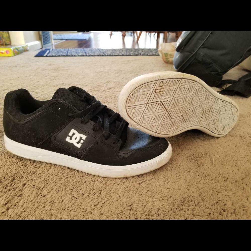DC tennis shoe